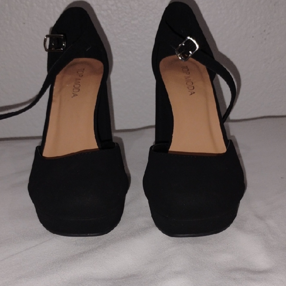 TOP Moda Black Heels with Strap